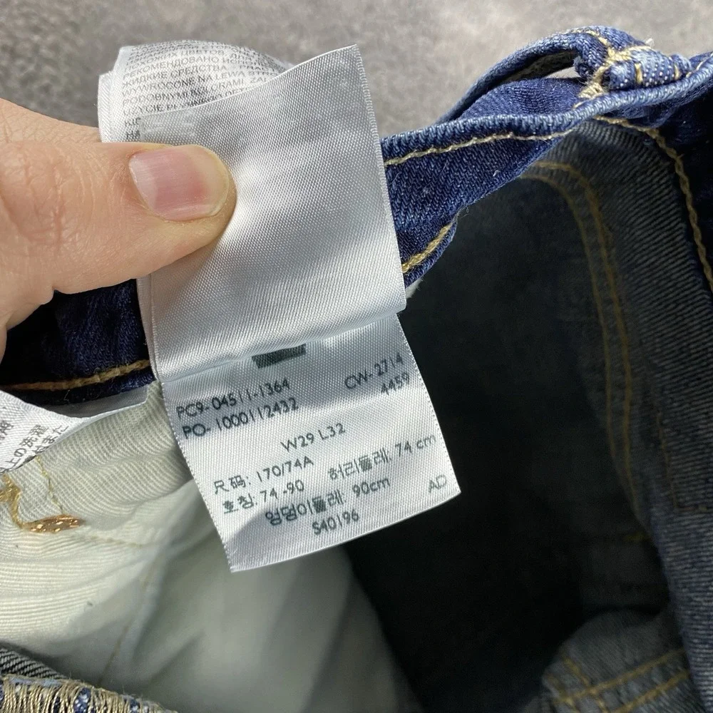 Levis some paint